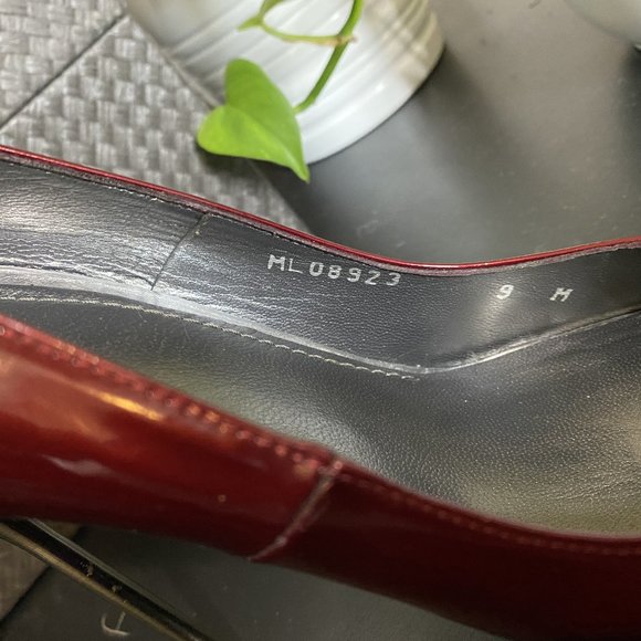 Stuart Weitzman Dagger Pump (Size 9) - Picture 3 of 11